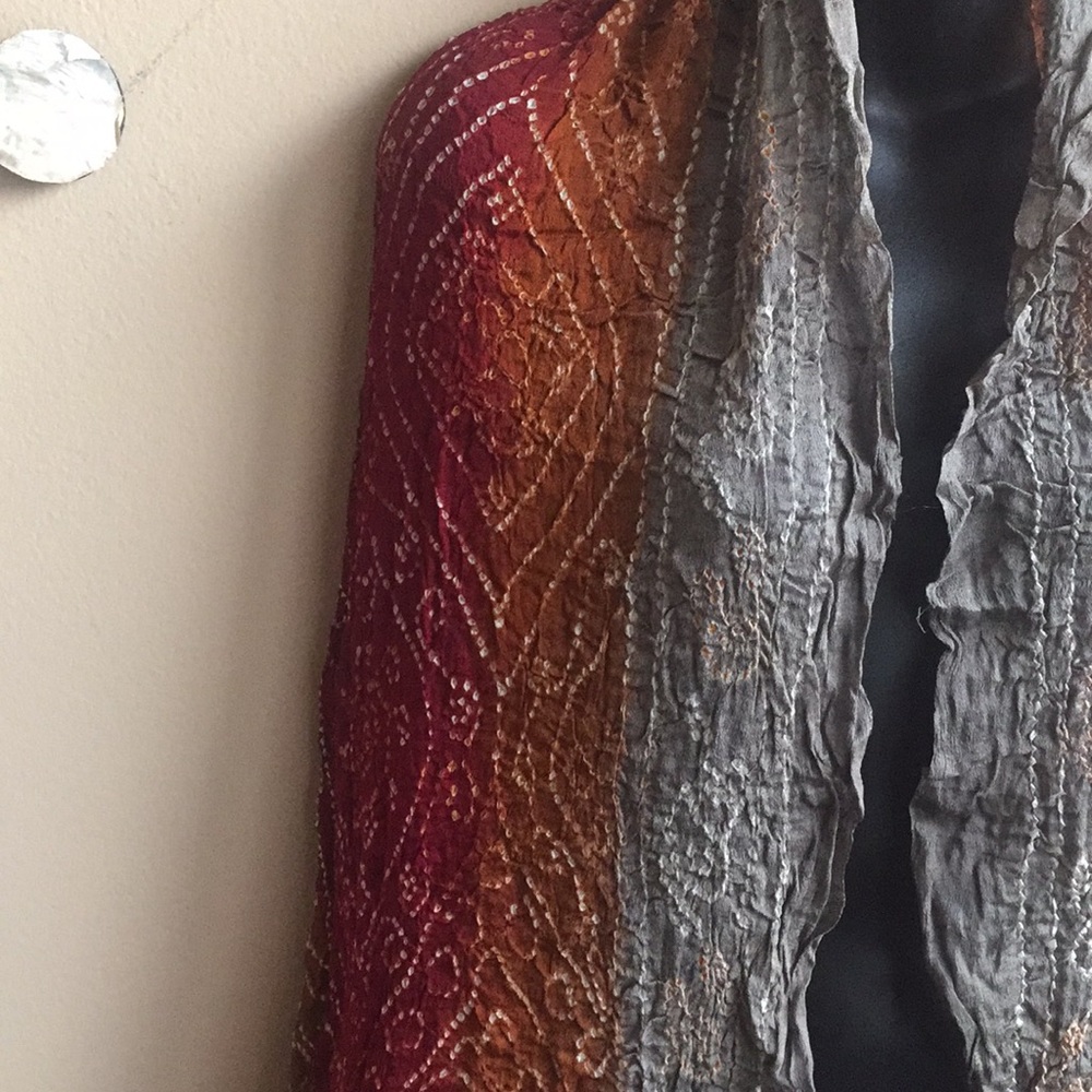 Beautiful crushed silk handcrafted scarf. - Picture 3 of 7